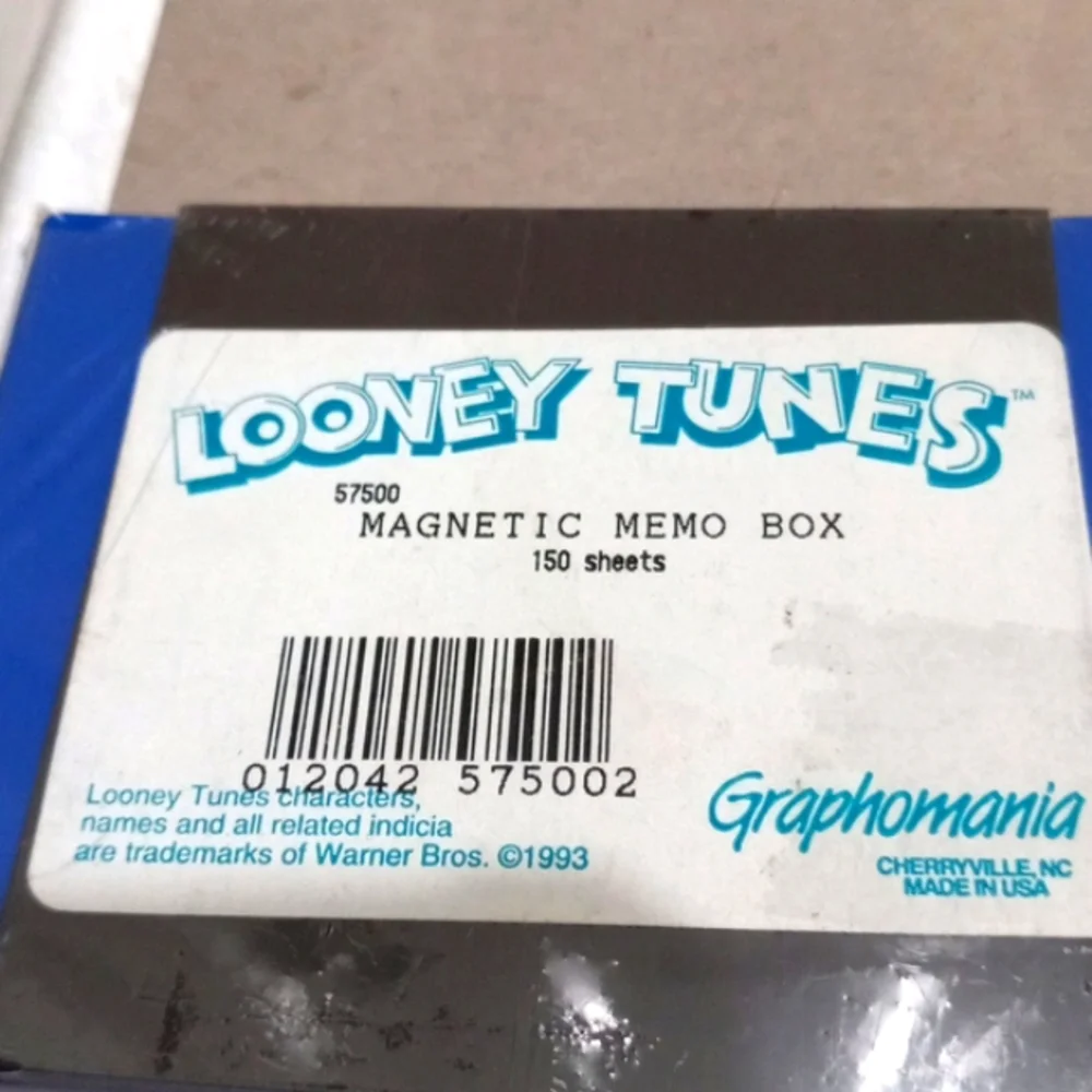 Vintage 1993 --2  Magnetic Note, 1 Bugs Bunny, 1 Sylvester, NOS Still in Plastic